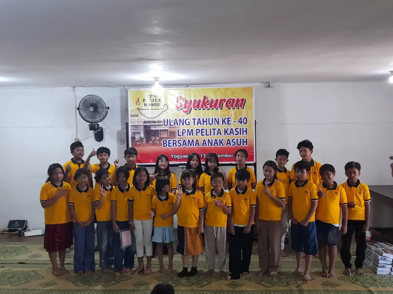 Aula LPM Pelita Kasih dipenuhi anak asuh.
