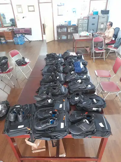 Pembagian Tas & Perlengkapan Sekolah, foto 5